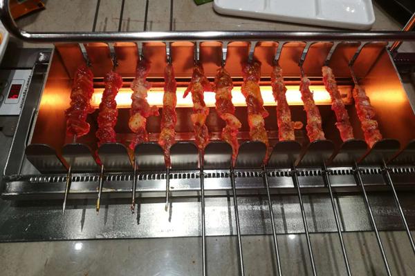 室內(nèi)全自動翻轉(zhuǎn)燒烤機的未來發(fā)展趨勢是什么樣的呢？