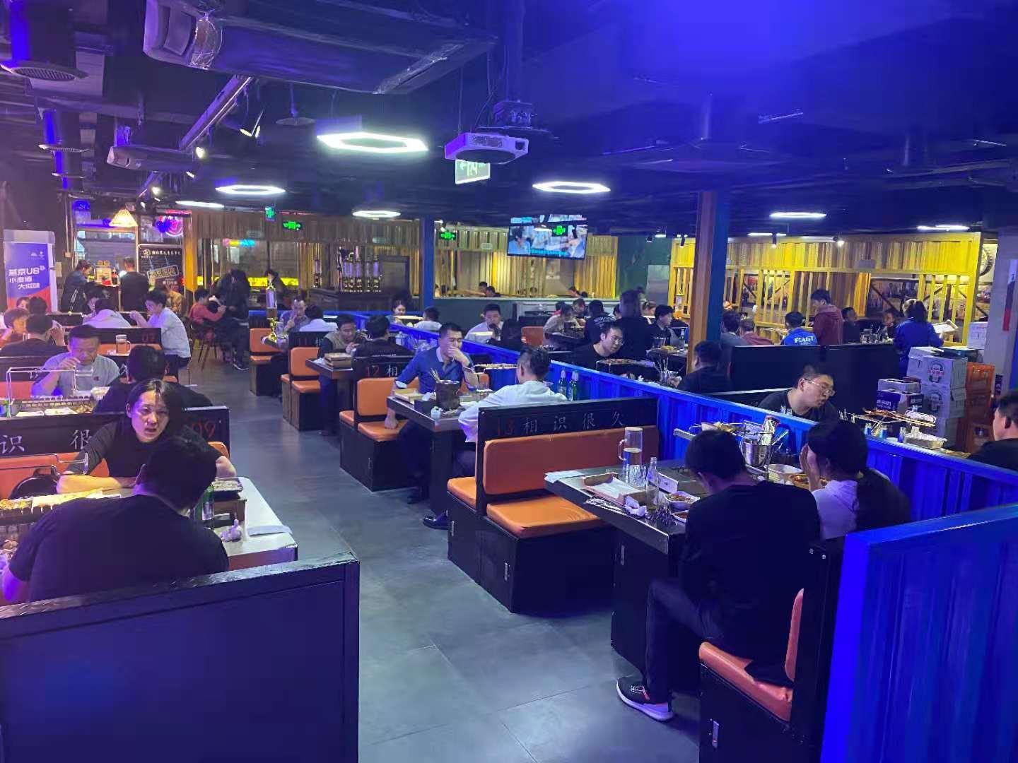路邊傳統(tǒng)木炭燒烤以及過時 無煙燒烤設(shè)備才是正道